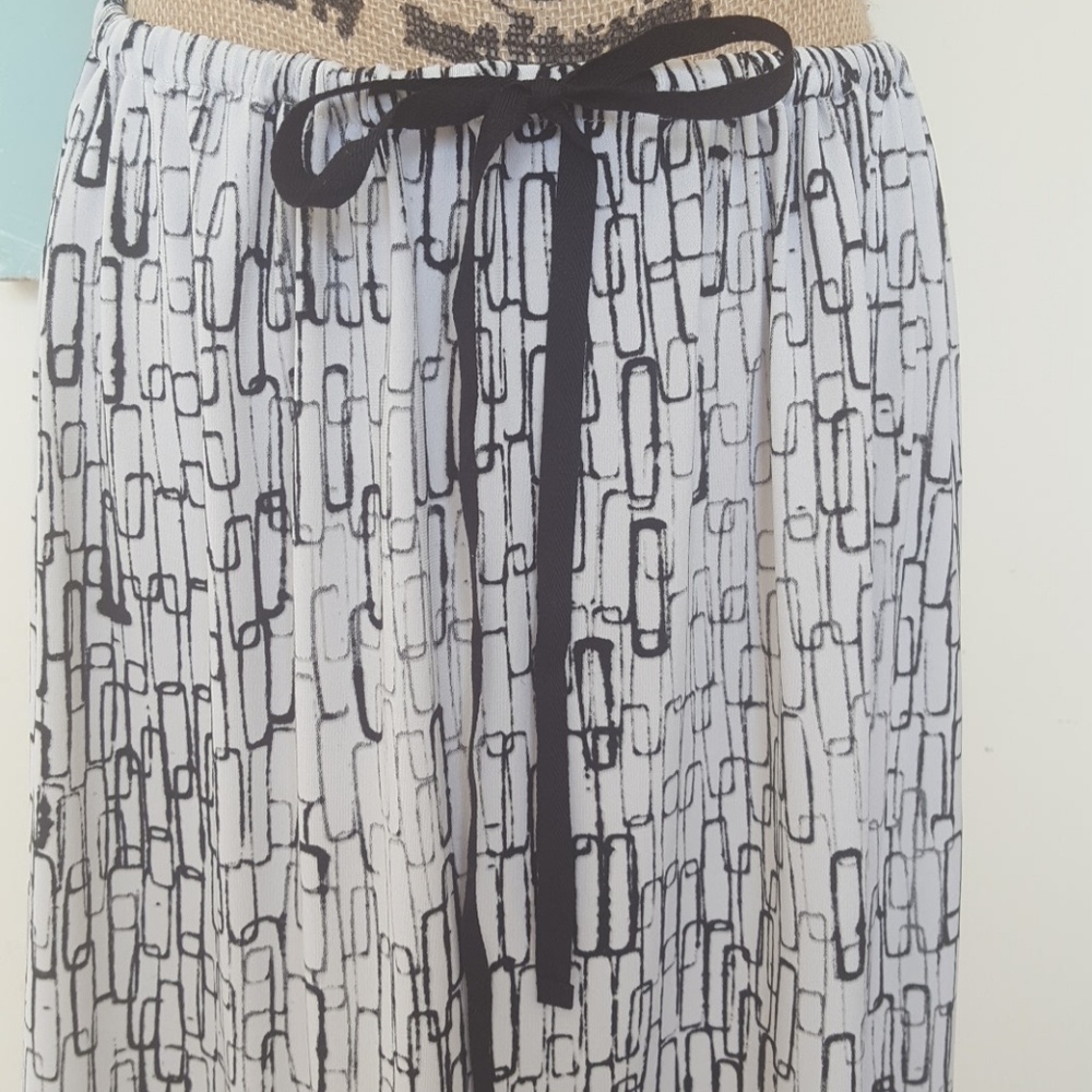 Simply Vera Wang Black & White Skirt - Picture 2 of 4